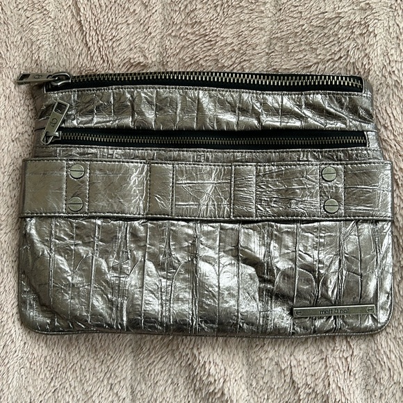Matt & Nat Metallic silver vegan clutch, great condition, multi pocket** premium - Picture 1 of 9